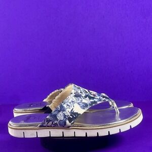 Amalfi by Rangoni‎ Women's Blue Floral Ballo Flip Flops Shoe Size 9.5